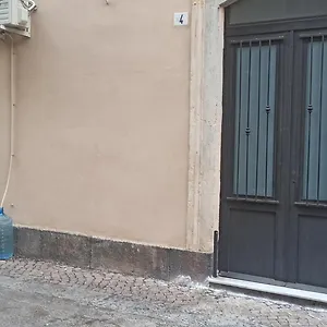 https://la-casa-del-barone.taorminaitalyhotels.com